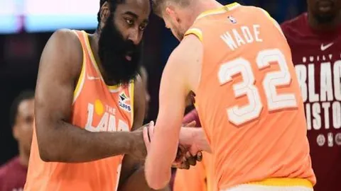 四大离队曼联球星表现亮眼，麦汤米尼加盟那不勒斯展现施丹风范